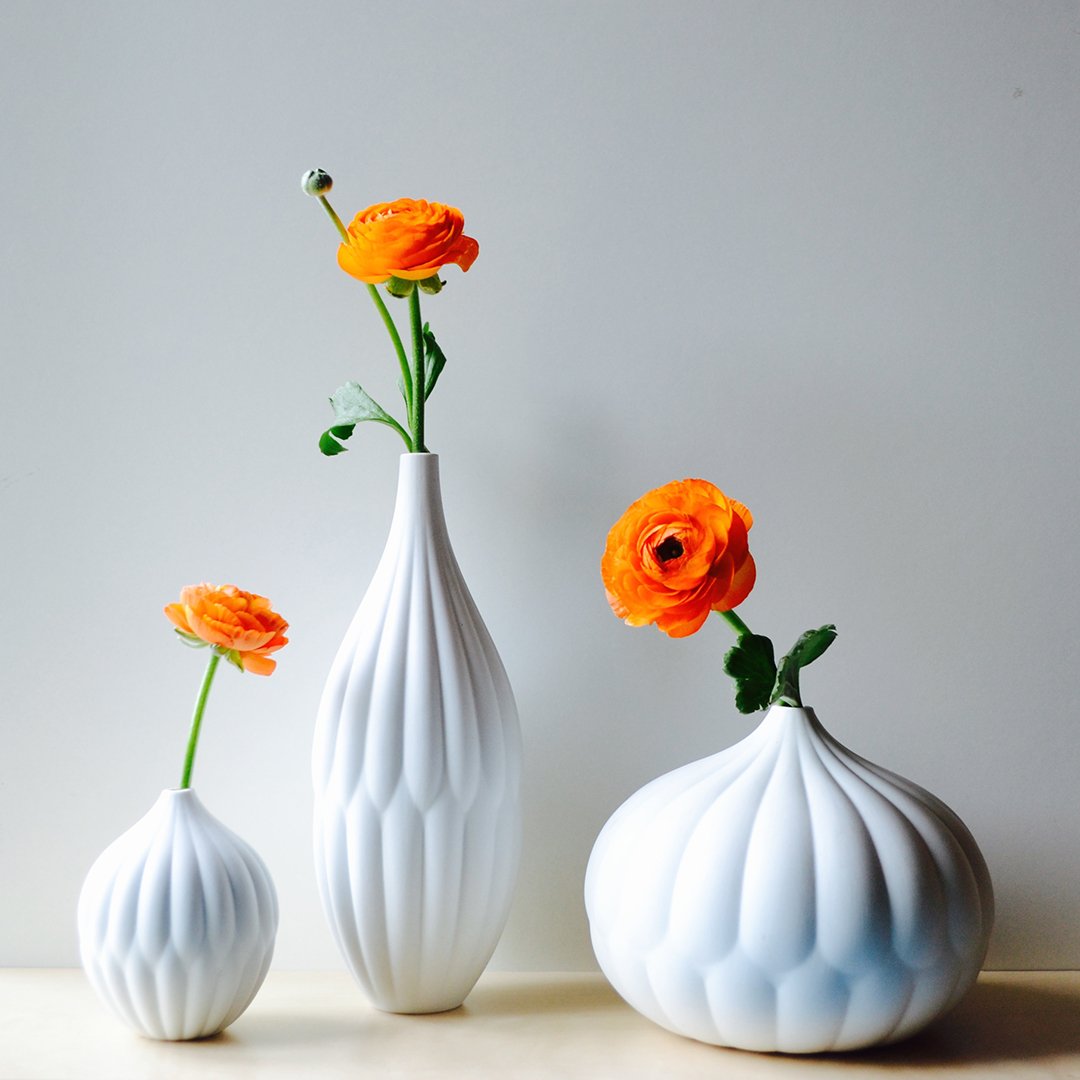 Petite Textured Porcelain Vase – Elegant Minimalist Ceramic Decor