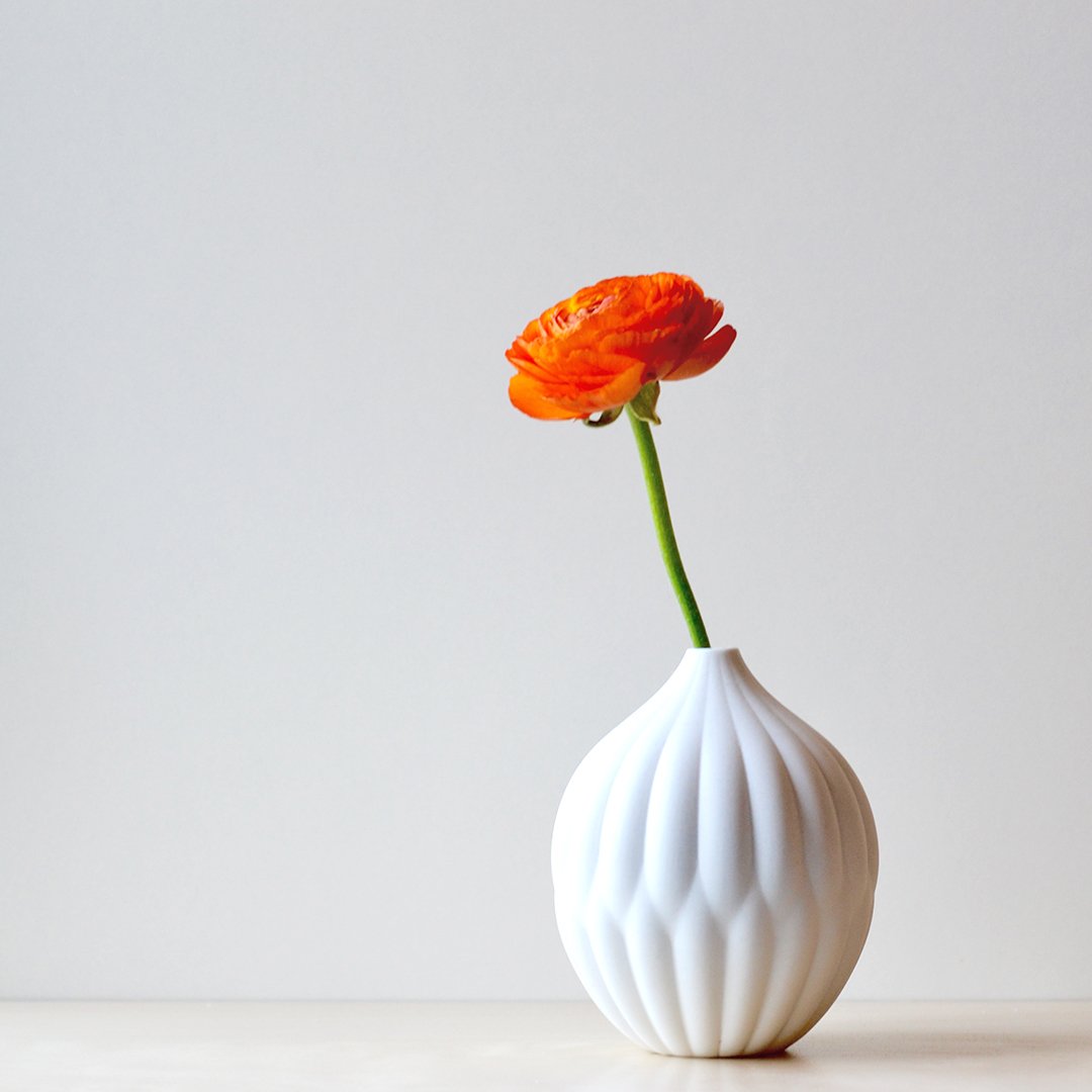 Petite Textured Porcelain Vase – Elegant Minimalist Ceramic Decor